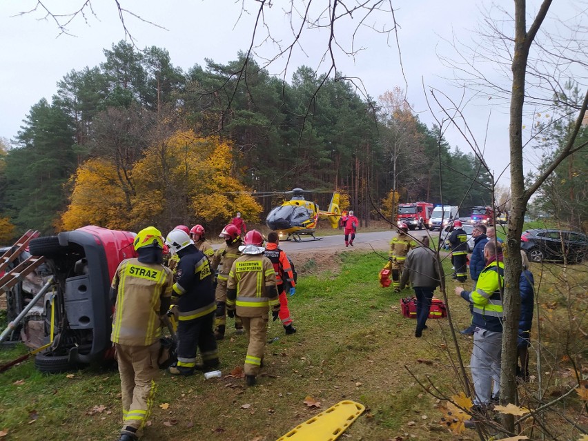 Zalesie. Wypadek na DK 65. Zderzenie forda z volkswagenem golfem. Dwie osoby ranne [ZDJĘCIA]