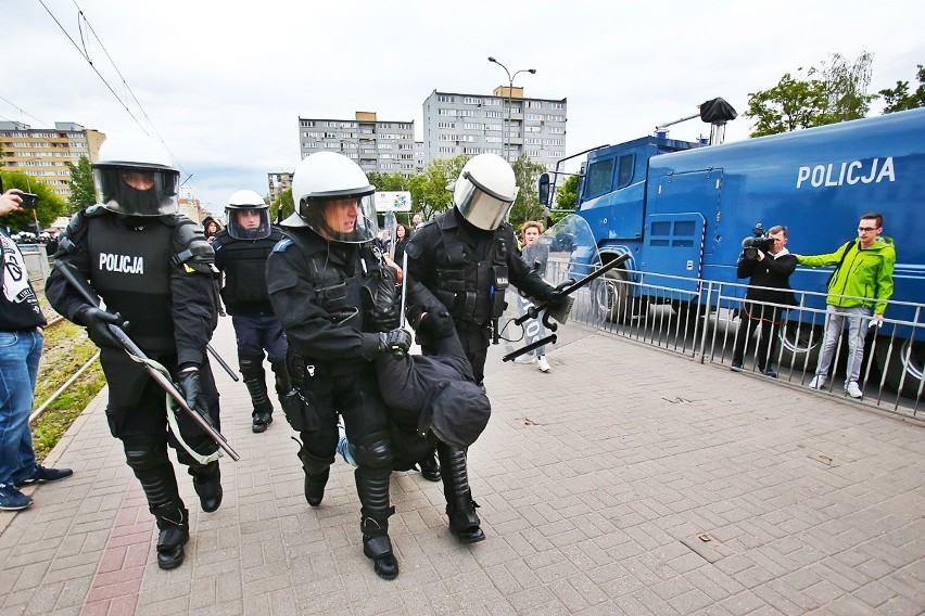 Protest przed komisariatem na Trzemeskiej we wtorek...