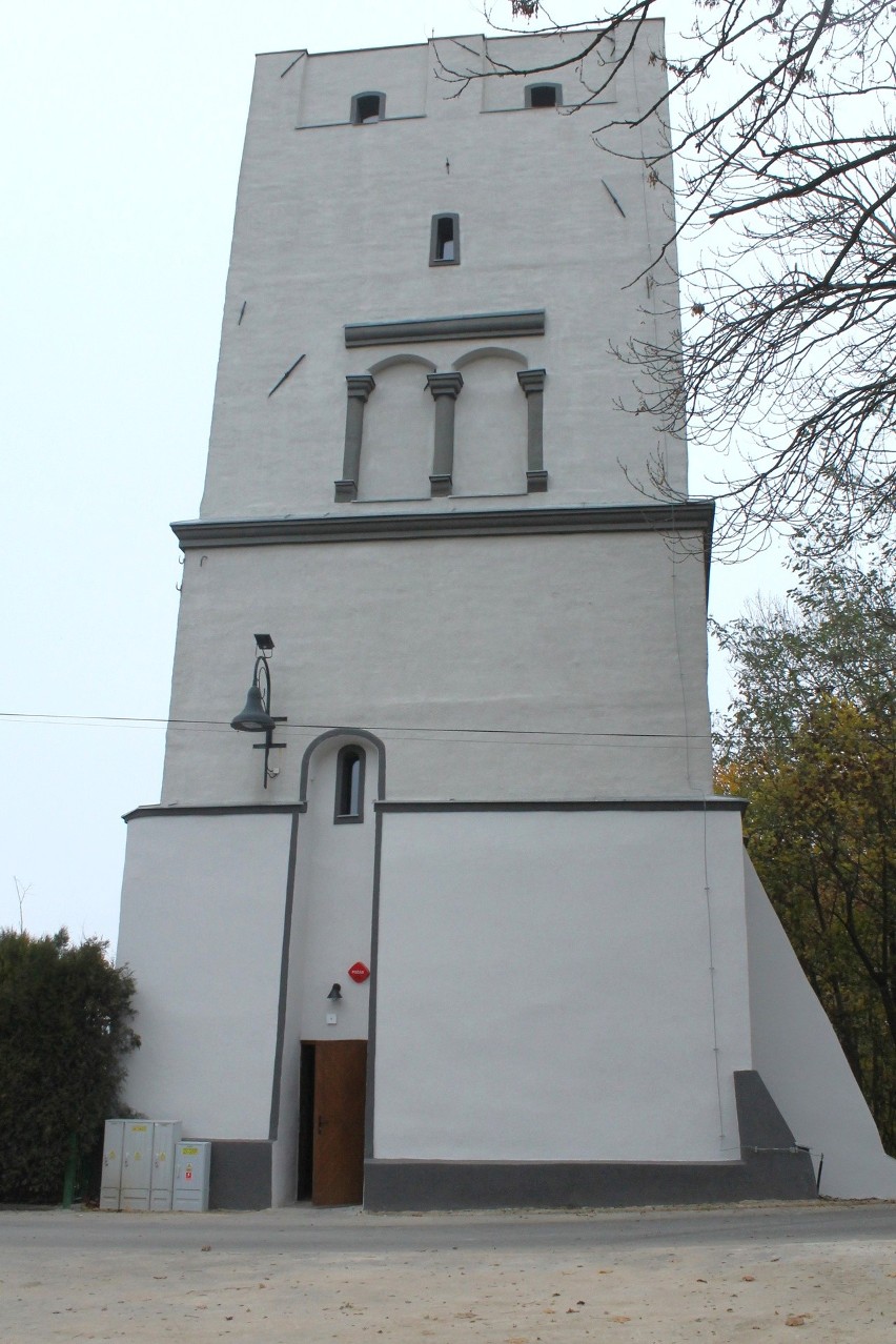 Odrestaurowana Wieża Wodna w Białej