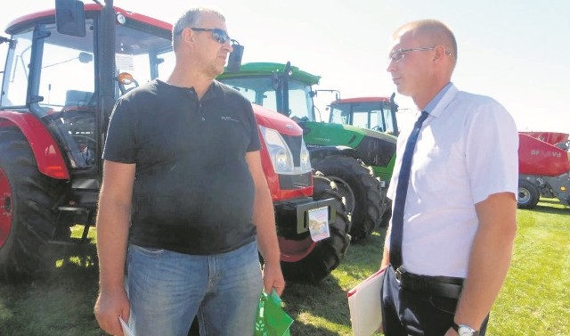 Agencja Restrukturyzacji i Modernizacji Rolnictwa oferuje dofinansowania na inwestycje w gospodarstwa rolne. O tym opowiadał Grzegorz Przysucha (od prawej) rolnik z Kurowa.
