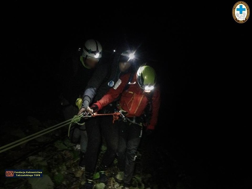 Nocna akcja ratowników TOPR-u w Dolinie Mułowej.