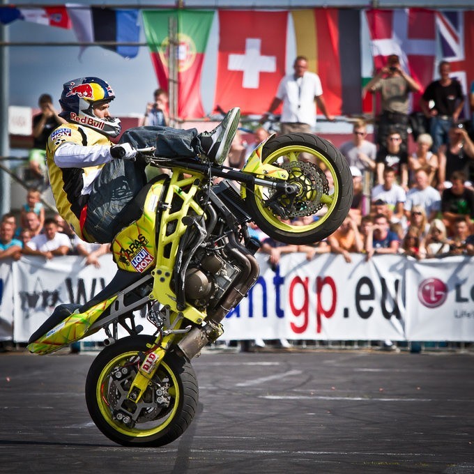 Akrobaci na motocyklach. Plus Stunt Grand Prix 2013 w Bydgoszczy