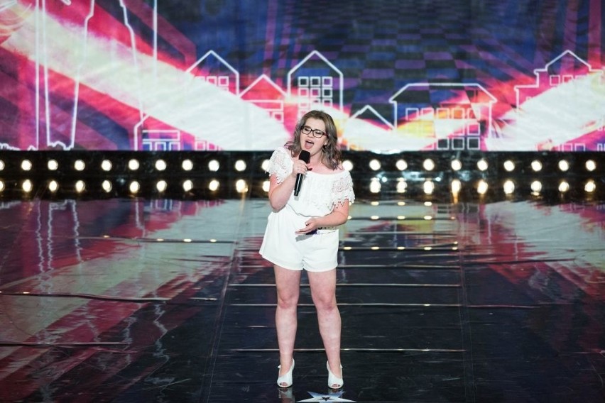 Anna Bębenek podczas występu w programie "Mam talent"...
