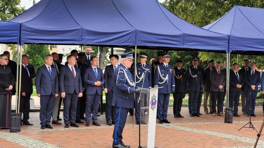 Nadanie sztandaru Komendzie Powiatowej Policji w Tucholi