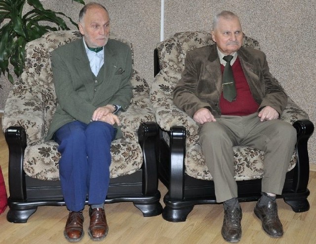 Jak na honorowych obywateli przystało, bracia Jan i Stanisław Lohmannowie zasiedzieli na sesji Rady Gminy Secemin na honorowym miejscu. 