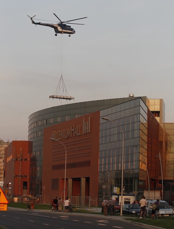 Helikopter pracował nad Millenium Hall