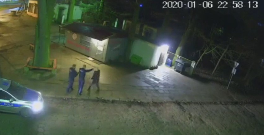 Brutalna interwencja policji w Nowym Czarnowie. Drugi funkcjonariusz aresztowany [WIDEO]