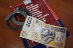 Złodziej udawał pracownika wodociągów okradł starsze małżeństwo na kwotę 80 tys zł i 300 euro