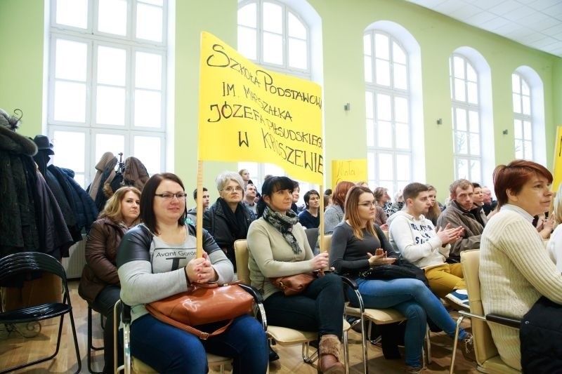 Rodzice walczą o szkołę w Kruszewie