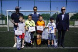 Wspólnie z Akademią Reissa nagrodziliśmy bezpłatnymi treningami młodych piłkarzy z Ukrainy! Uroczystość odbyła się na boisku SP 5 Swarzędz