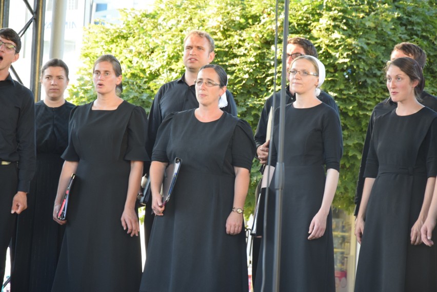 Koncert chóru mennonitów na scenie przy Kupcu [ZDJĘCIA]