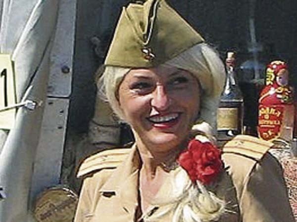 Anna Chmielowska w mundurze czerwonoarmistki.