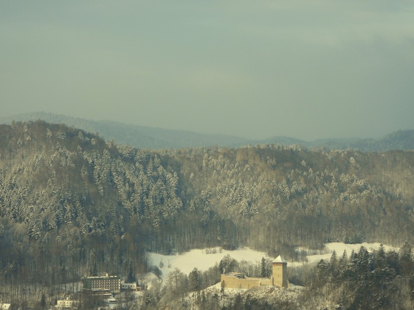 Zamek w Muszynie odbudowany po 300 latach jest częściowo dostępny także zimą. Domagali się tego turyści i mieszkańcy