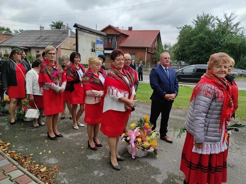 Rolnicy z Kurzelowa w gminie Włoszczowa podziękowali za plony. Piękna uroczystość z posłem i burmistrzem (ZDJĘCIA)