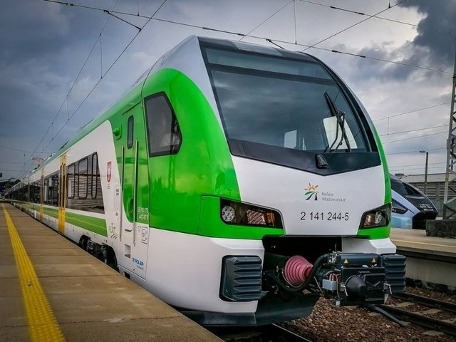 Trasę z Warszawy do Kozienic będą obsługiwały pociągi Kolei Mazowieckich, najprawdopodobniej dwuczłonowe składy takie jak widoczny na zdjęciu skład Flirt produkcji szwajcarskiej firmy Stadler.