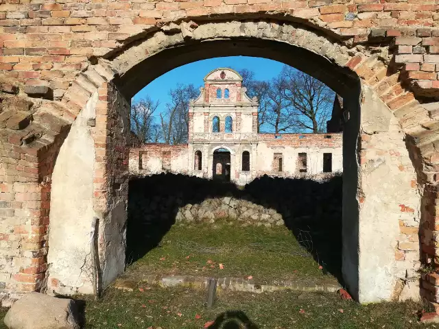 Na razie rezydencja w Siedlisku w niewielkim stopniu przypomina tę sprzed wieków. Może będzie lepiej...