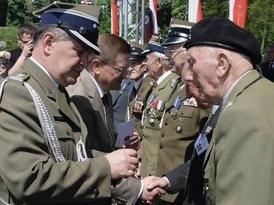 Medale pamiątkowe wręczyli kawalerom Virtuti Militari: szef...