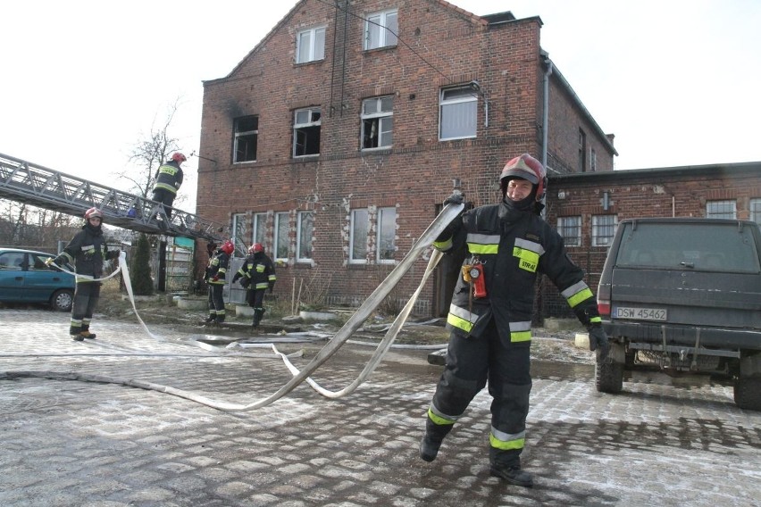 Wrocław: Pożar przy Rychtalskiej. Ewakuowana kobieta i...