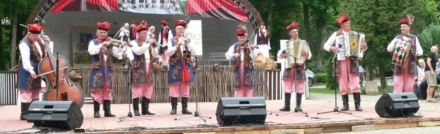 Kapela Buskowianie, najlepszy towar eksportowy buskiego folkloru, zagra na Dożynkach Wojewódzkich 2014 w ponidziańskich rytmach. 