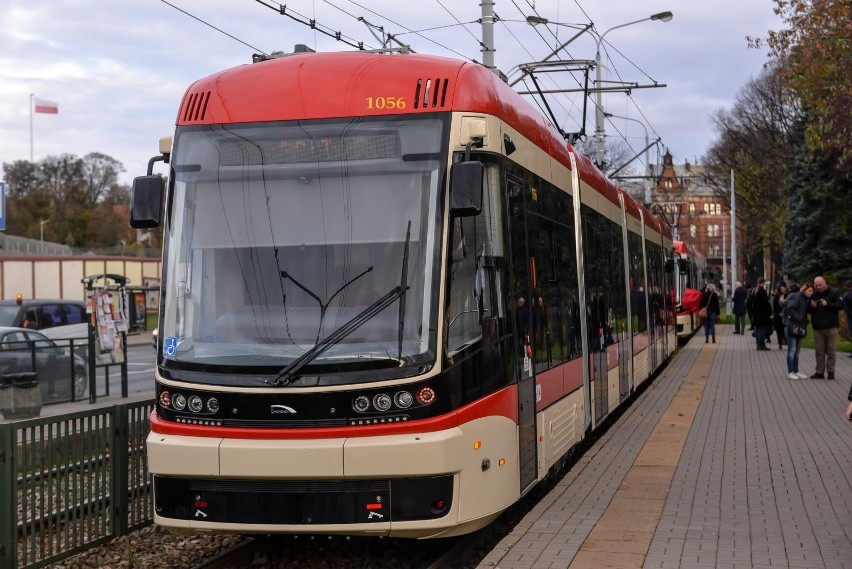 W czwartek 31.10.2019 dwa nowe tramwaje PESA wyjechały na...