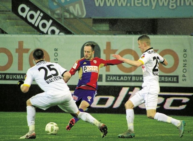Guti i Dawid Szymonowicz zagrali razem na środku defensywy w końcówce przegranego 0:2 meczu z Piastem Gliwice.