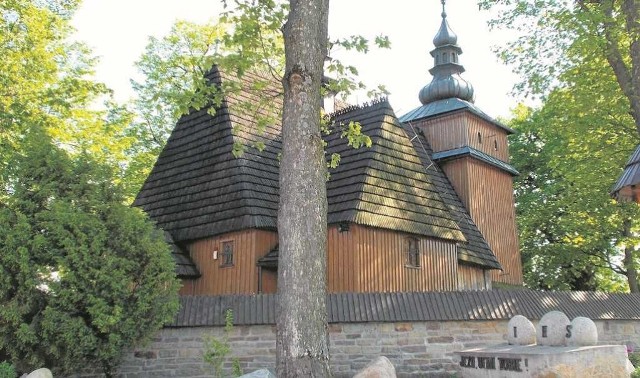 Ten drewniany kościół pochodzi z XVI wieku. W połowie XVIII w. z Łętowni trafił do Krzeczowa