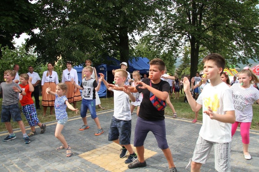 Rodzinna zabawa w Masłowie. Była gimnastyka i brawurowe tańce [WIDEO ZDJĘCIA]