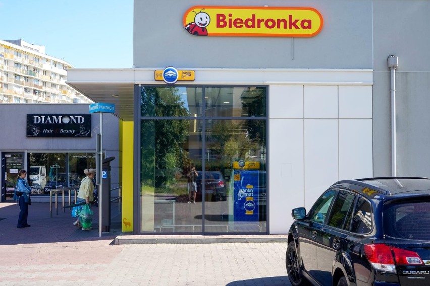 Ponad 60 tys. pracowników sieci Biedronka w sklepach i...