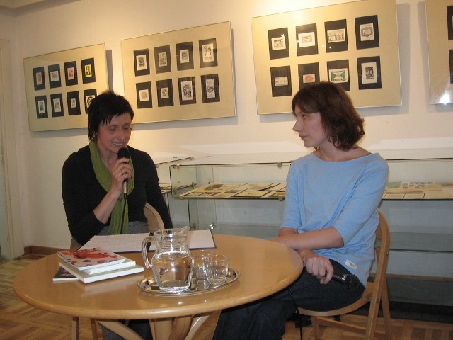 Z Justyną Bargielską - z prawej rozmawiała Anna Spólna.