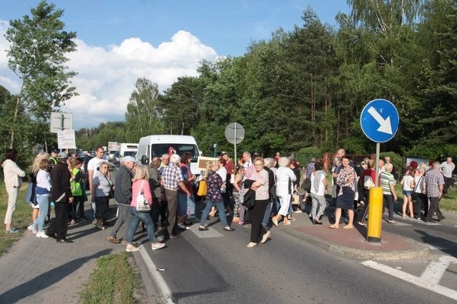 Mieszkańcy Jedlni-Letnisko na piątek zapowiadają kolejny protest w sprawie karetki i blokowanie drogi w Siczkach.