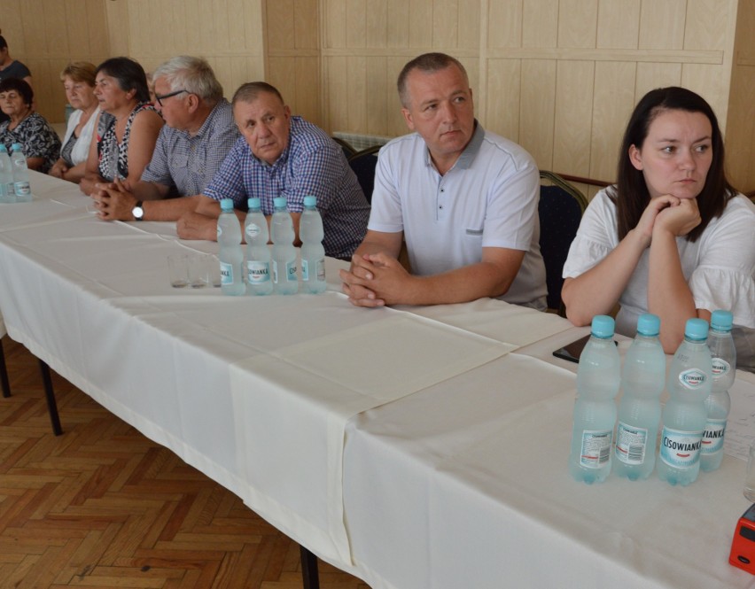 Wielkie Drogi. Komisja Edukacji Rady Miejskiej w Skawinie opowiada się za rozbudową Szkoły Podstawowej w Wielkich Drogach.