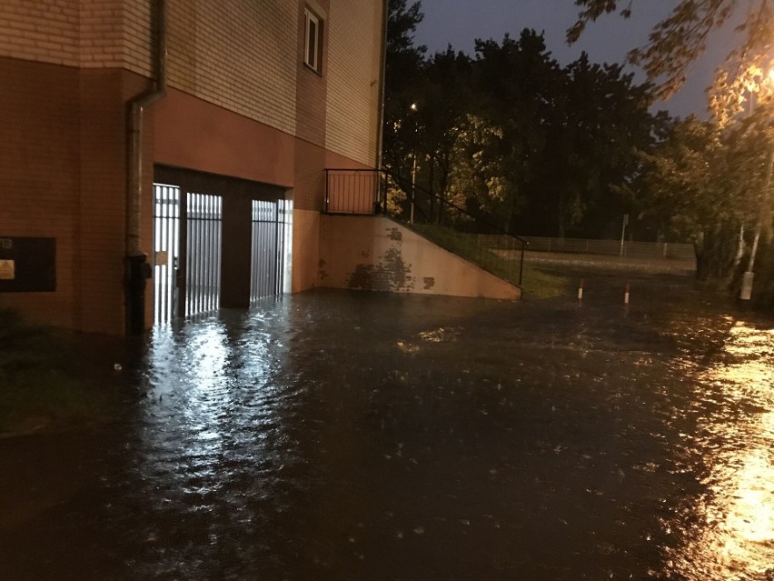 Ulewa przeszła przez miasto i znowu wiele garaży i domów...