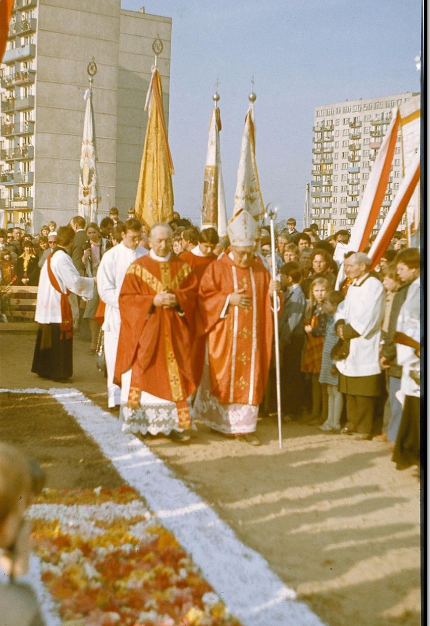 Biskup Józef Rozwadowski i ks. Antoni Stajuda, kwiecień 1981...