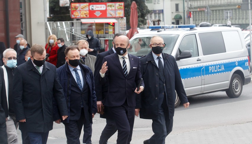 Konrad Fijołek na konferencji o transporcie publicznym....