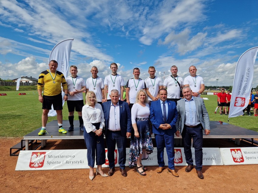 W Kazanowie rozegrano II Wakacyjny Turniej Piłkarski o Puchar Pamięci Lokalnych Partyzantów. Zobacz zdjęcia 