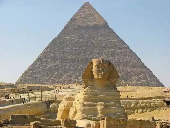 Egipt to nie tylko sfinks i piramidy: Polscy turyści uwięzieni w Hurghadzie nad Morzem Czerwonym. Awaria samolotu.