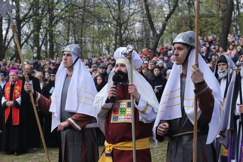 Chwalebne Misterium Męki Pańskiej w Piekarach Śląskich: Od sądu po ukrzyżowanie - ostatni akt 