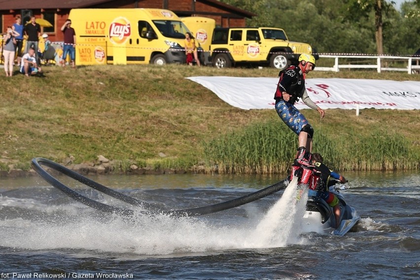 Zobacz niezwykłe pokazy na flyboardach (FILMY, ZDJĘCIA)