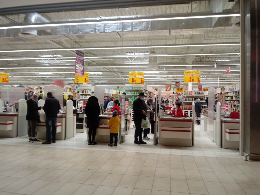 Niedziela handlowa 25 kwietnia. Ludzie ruszyli do sklepów w Białymstoku (zdjęcia)