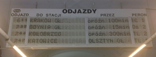 Tablica odjazdów na dworcu PKP Gdańsk Główny w poniedziałek o godz. 7.40.