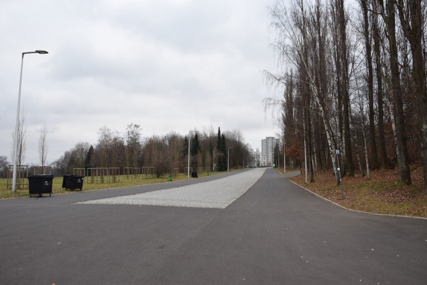 Tak wygląda teren przy Stadionie Śląskim po Sylwestrze z...