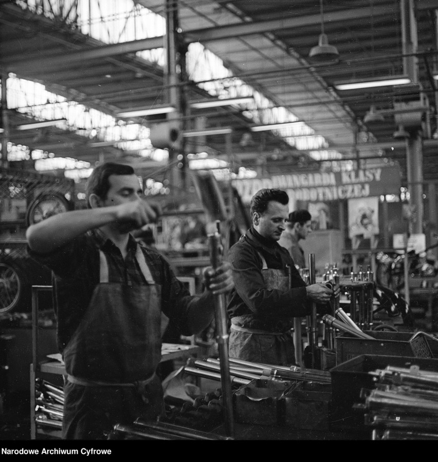 WSK Świdnik. Zobacz fabrykę i jej pracowników w latach 70.