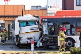 Dwa autobusy zderzyły się w Rzeszowie. Osiem osób zostało w szpitalu na leczeniu [ZDJĘCIA]