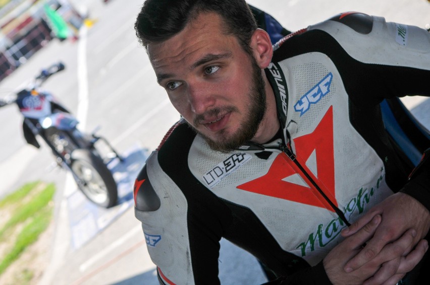 Mateusz Wąsowski na piątej pozycji ukończył oba wyścigi...