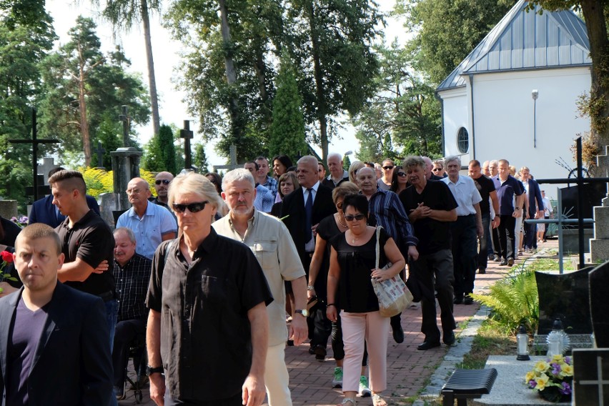 Pogrzeb Jarosława Dziemiana na cmentarzu farnym w...