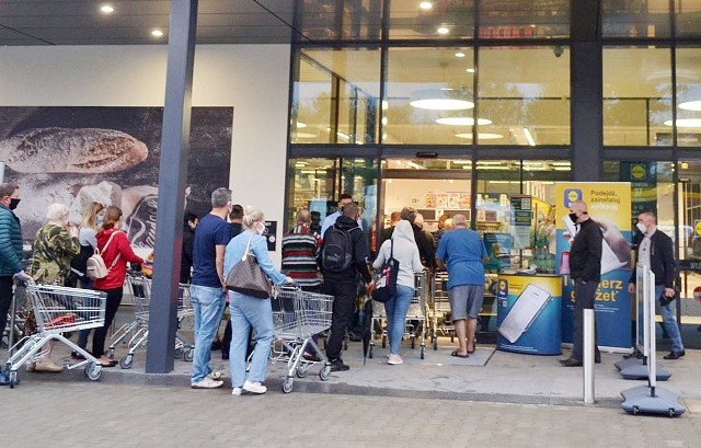 W Mysłowicach 16 lipca otwarto nowego Lidla. Na klientów czeka sporo promocji. Zobacz kolejne zdjęcia. Przesuń zdjęcia w prawo - wciśnij strzałkę lub przycisk NASTĘPNE