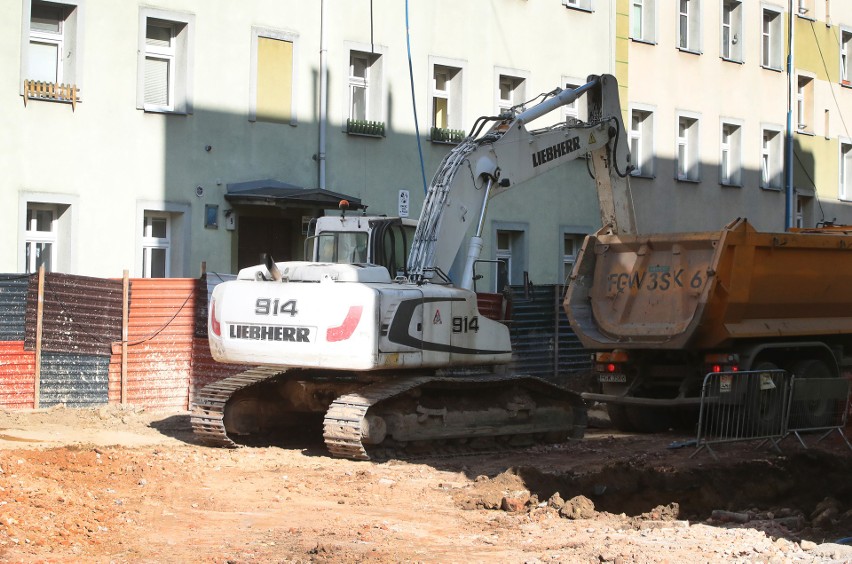 Postępy prac na budowie nowego kwartału w centrum Szczecina [ZDJĘCIA]