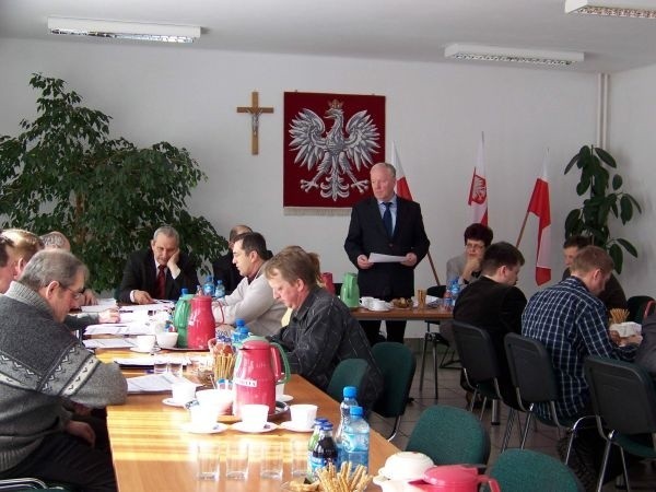 Radni jednogłośnie udzielili absolutorium wójtowi gminy Poświętne