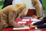 Wybory 2023 w Kujawsko-Pomorskiem. Incydenty z wydawaniem kart do głosowania referendalnego