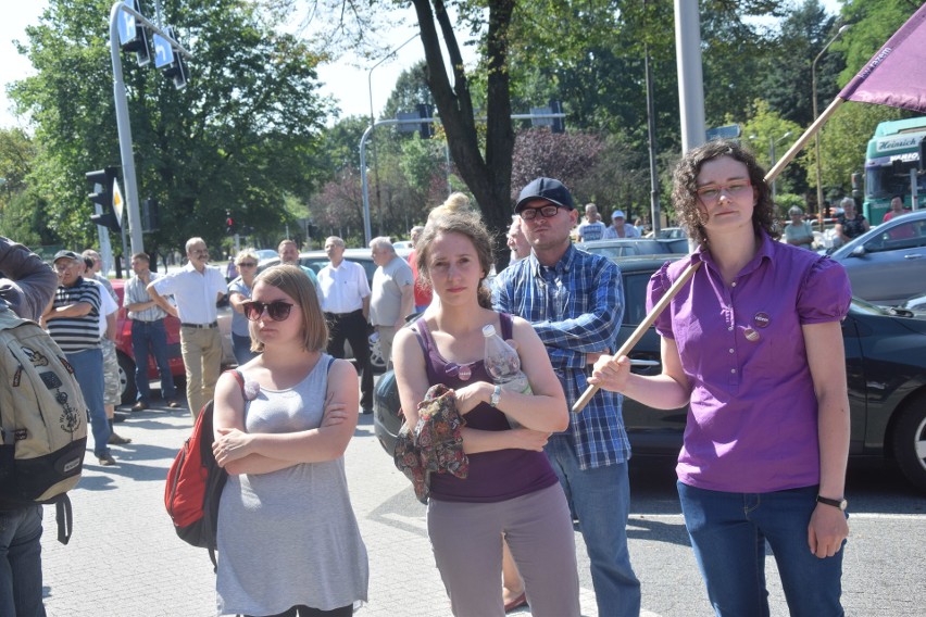 Protest pracowników Huty Szkła w Zawierciu ZDJĘCIA